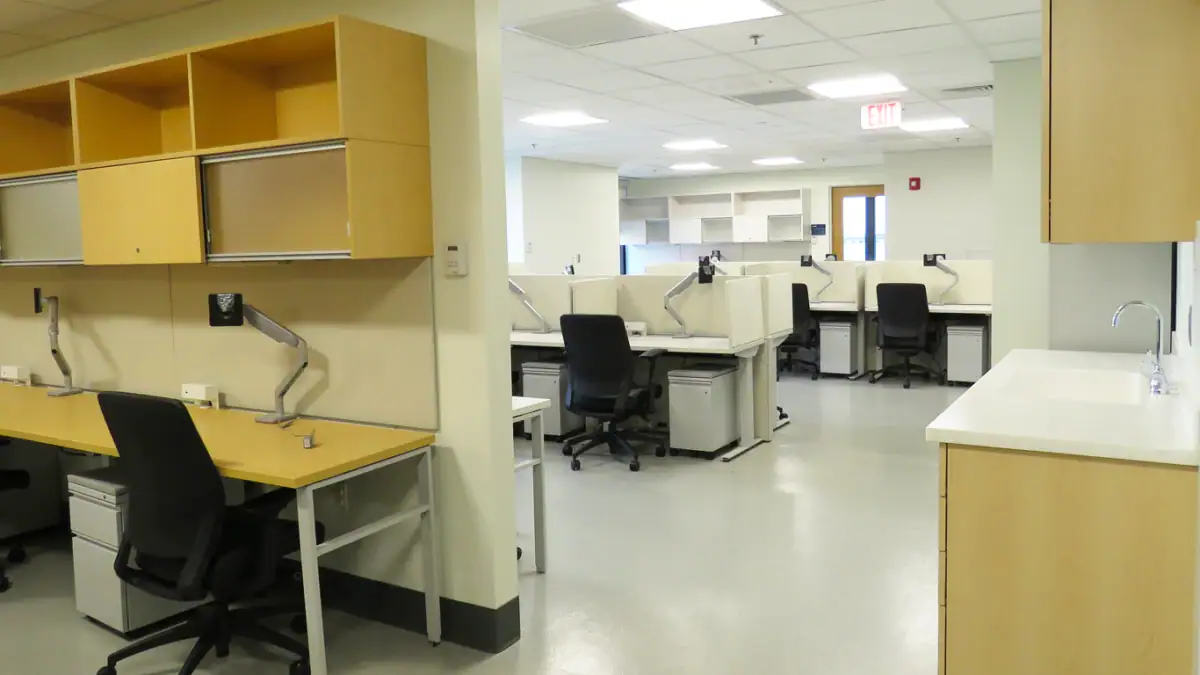 21-3356-MGH-their-4-Dry-Wet-Labs-3